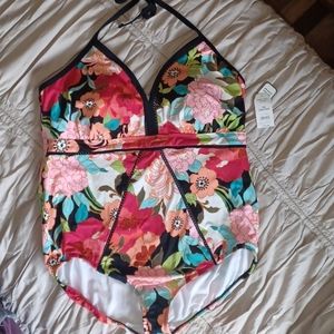 NWT Plus Size Floral Swimsuit!